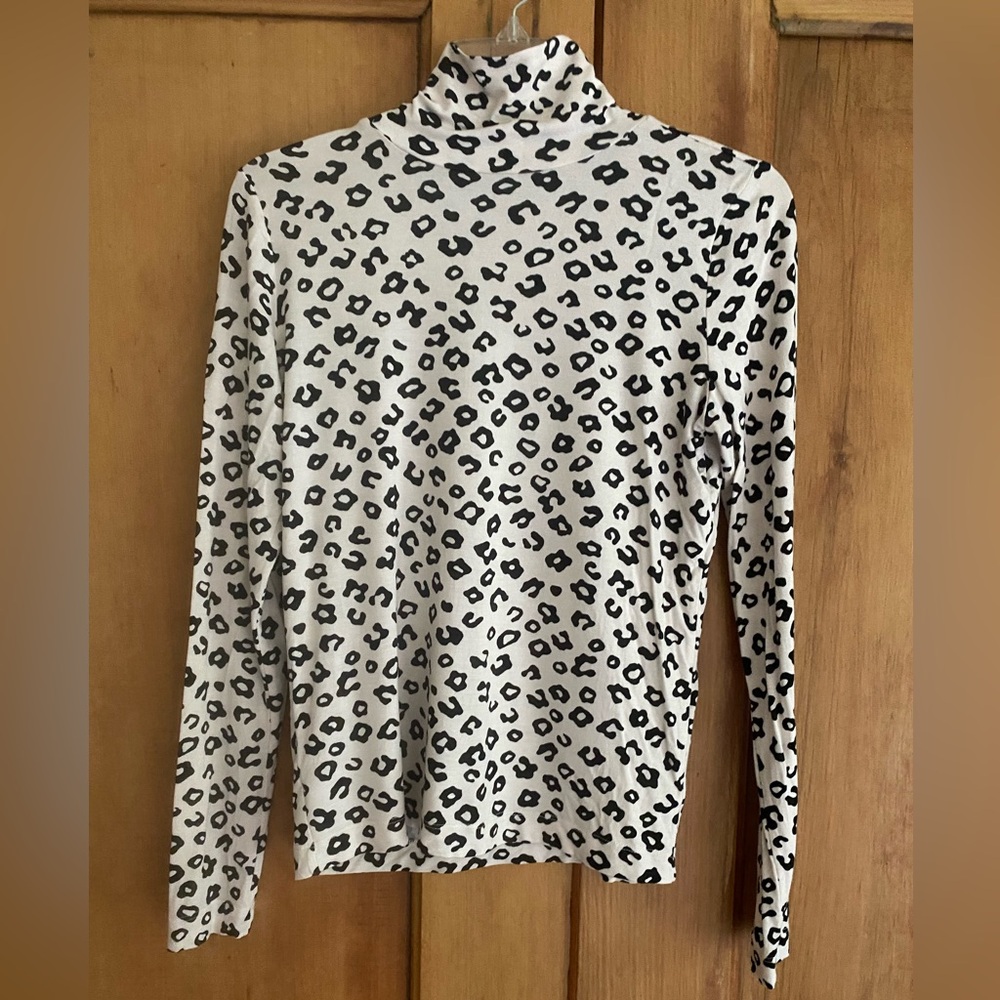 Lightweight animal print turtleneck